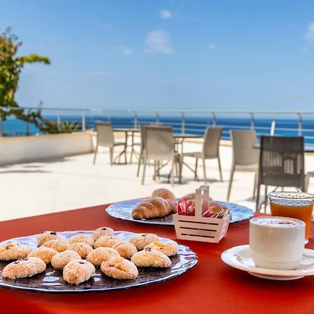 San Carlo - Terrazzo Sul Mare Con Ristorante E Pizzeria 3* זמברונה