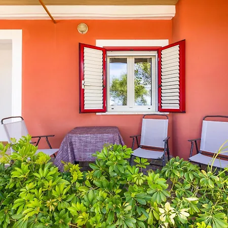 Bed & Breakfast San Carlo - Terrazzo Sul Mare Con Ristorante E Pizzeria Zambrone