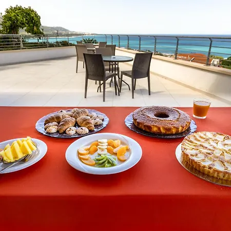 San Carlo - Terrazzo Sul Mare Con Ristorante E Pizzeria זמברונה