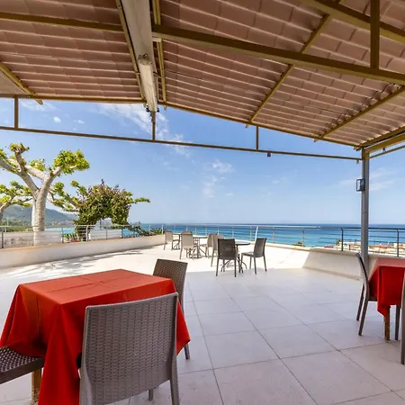 לינה וארוחת בוקר San Carlo - Terrazzo Sul Mare Con Ristorante E Pizzeria 3*