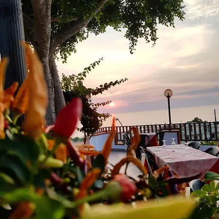 Nocleg ze śniadaniem San Carlo - Terrazzo Sul Mare Con Ristorante E Pizzeria 3*