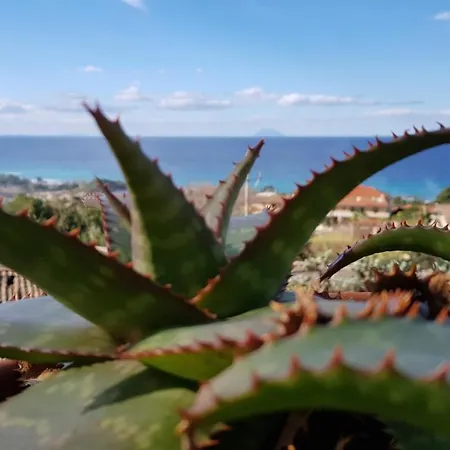 Nocleg ze śniadaniem San Carlo - Terrazzo Sul Mare Con Ristorante E Pizzeria Zambrone