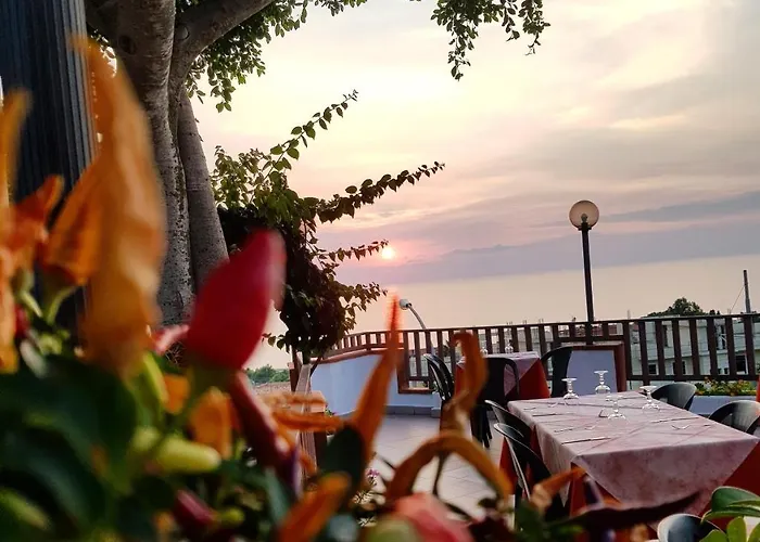 住宿加早餐酒店 San Carlo - Terrazzo Sul Mare Con Ristorante E Pizzeria 3*